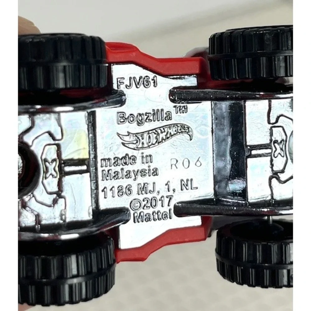 2017 Hot Wheels HW‎ Ride-Ons 2/5 Bogzilla 16/250 White EUC
